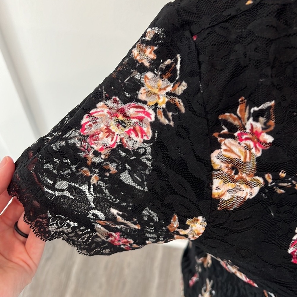 NWT Rambling Roses Lace Tee - Picture 3 of 5